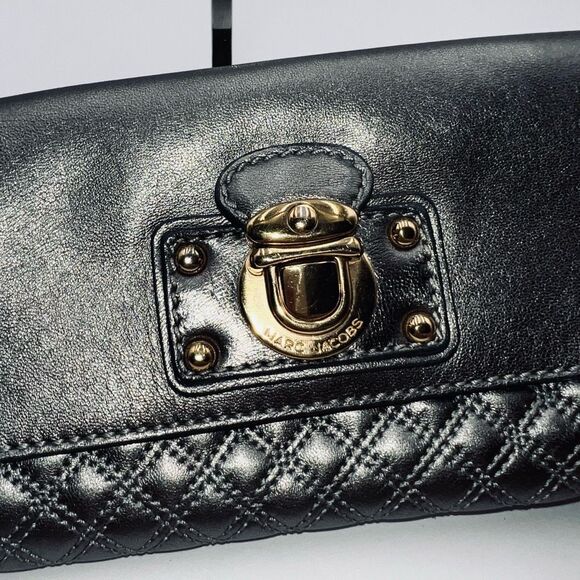 Marc Jacobs Made in Italy Metallic Quilted Leather Faux Lock Front Wristlet - Picture 3 of 14